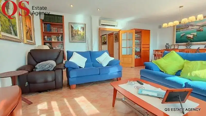 Sala de estar de Casa adosada en venta en Pineda de Mar con Aire acondicionado, Calefacción y Terraza