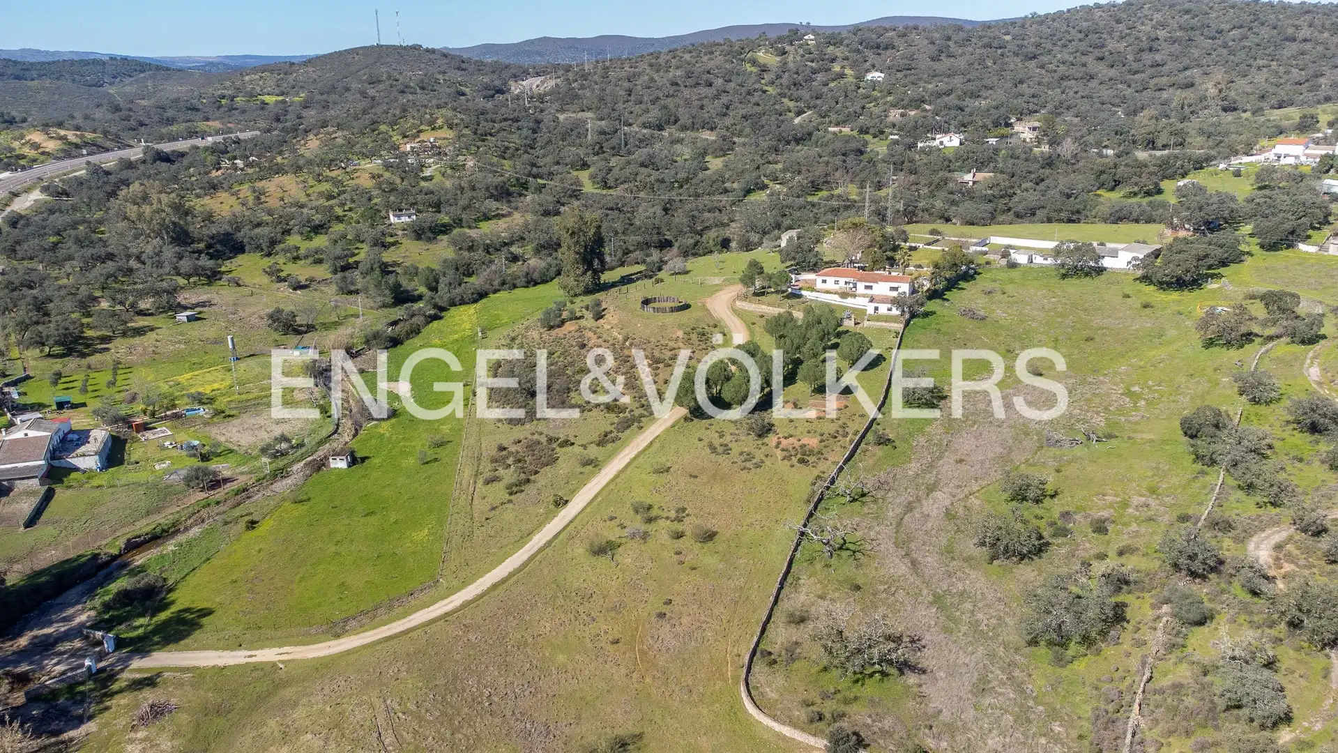 Finca rústica en venta en El Castillo de las Guardas con Aire acondicionado, Calefacción y Jardín privado