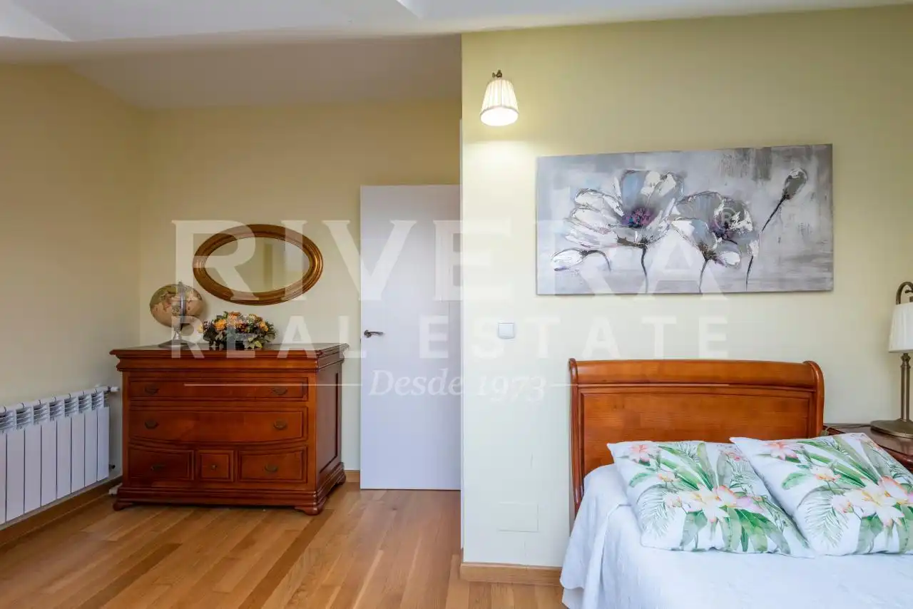 Habitación de Casa o chalet en venta en Sanxenxo con Calefacción, Jardín privado y Parquet