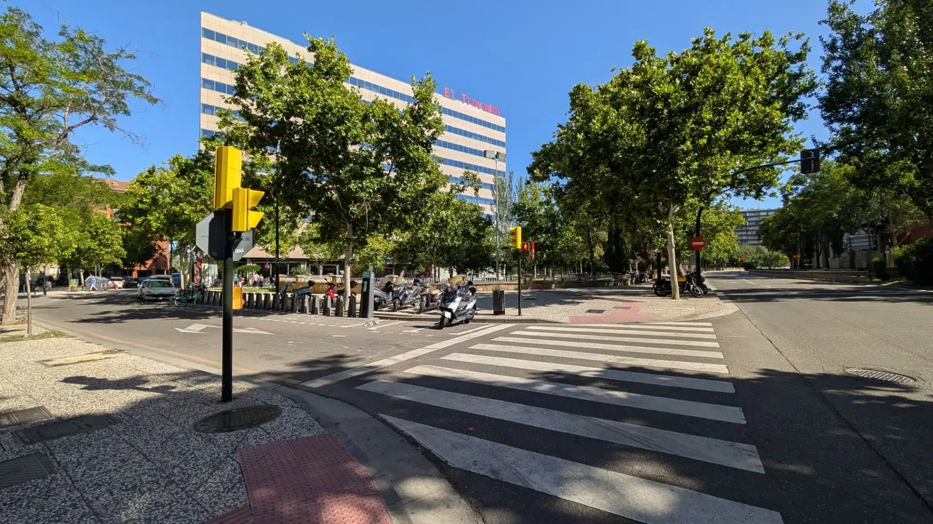 Exterior view of Commercial properties for rent in Zaragoza