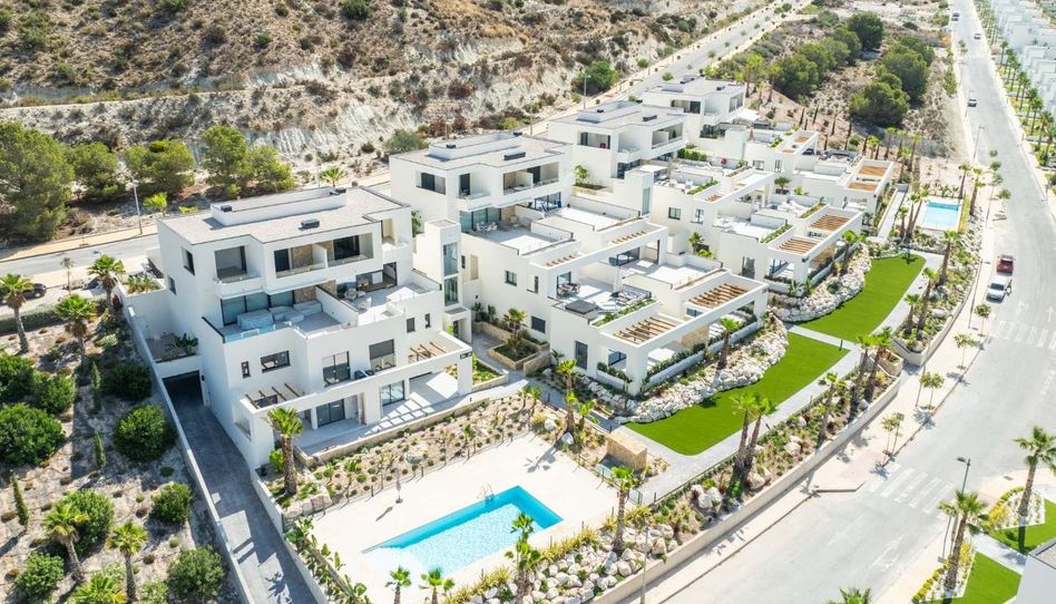 Foto 0 de Apartamento de 2 dormitorios con terraza en Font del Llop