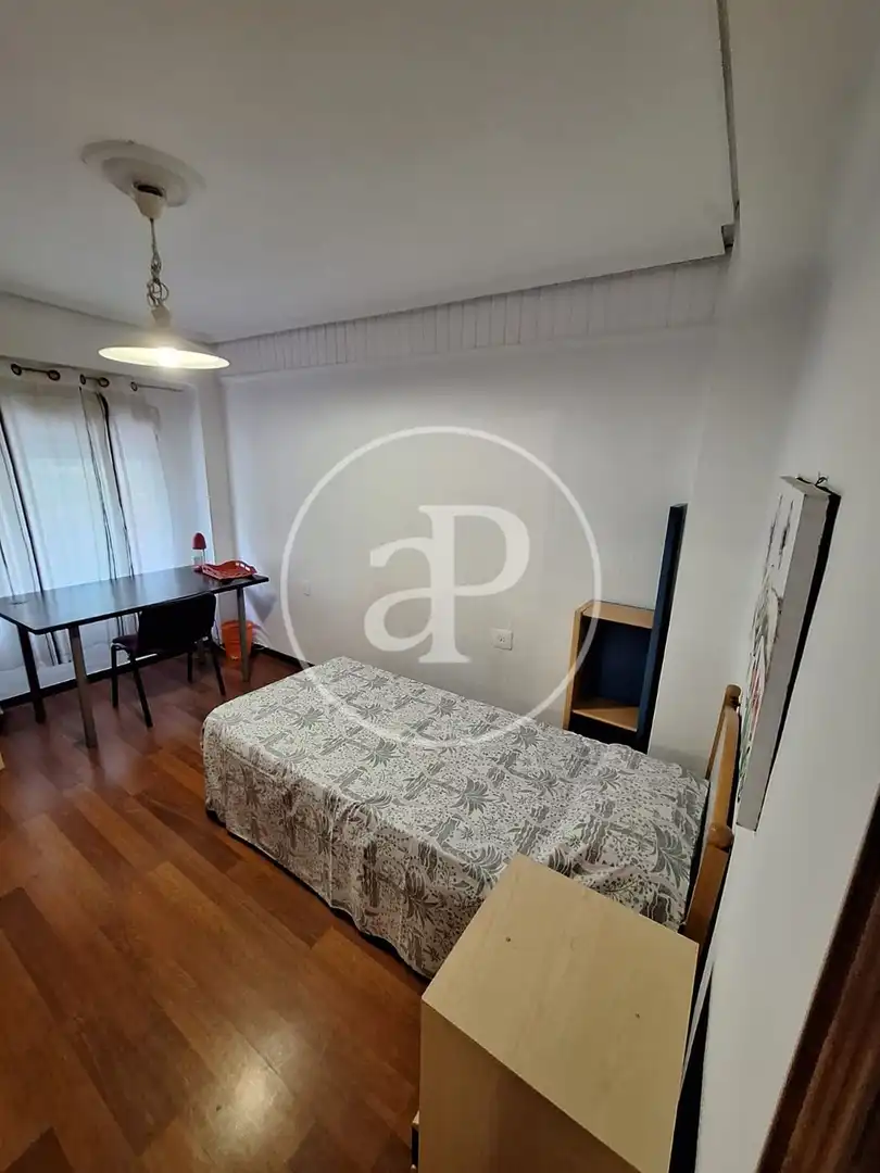 Habitación de Piso de alquiler en Valencia con Calefacción, Terraza y Amueblado
