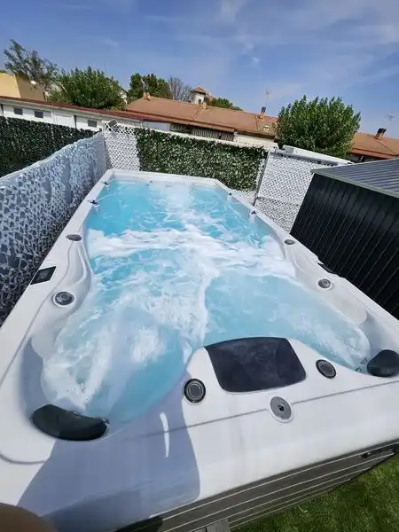 Piscina de Casa adosada en venta en Peralta / Azkoien con Aire acondicionado, Calefacción y Jardín privado