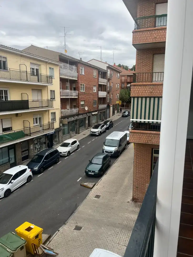 Vista exterior de Pis de lloguer en Ávila amb Calefacció, Terrassa i Moblat