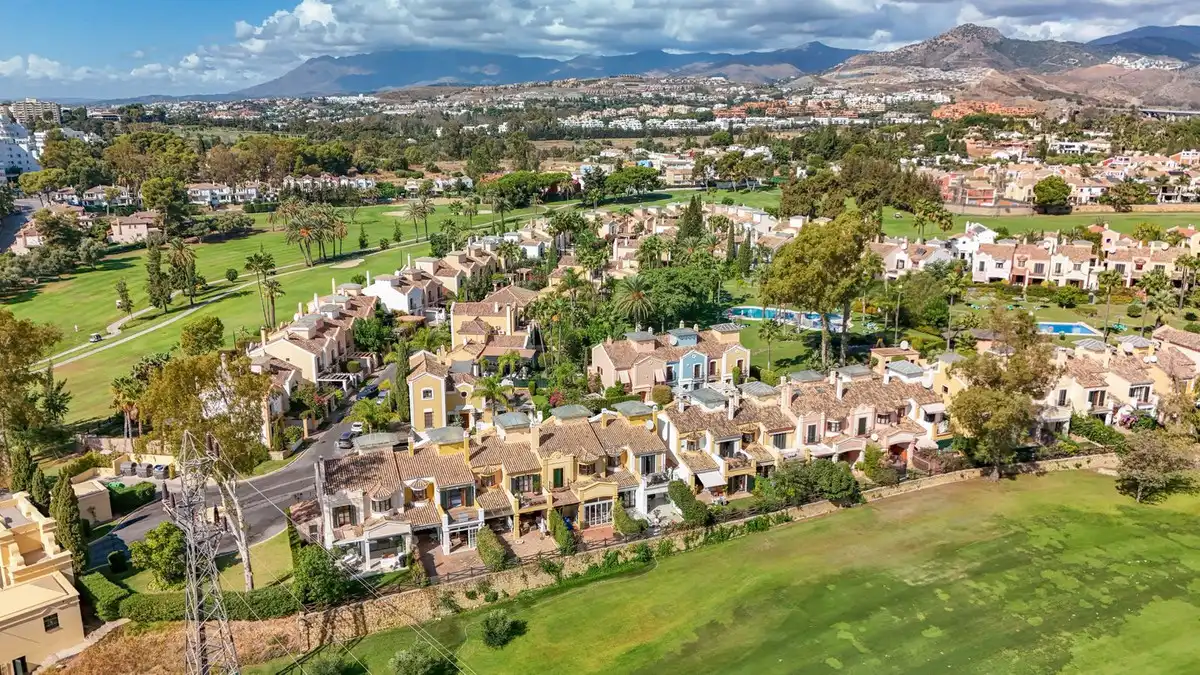 Außenansicht von Haus oder Chalet zum Verkauf in Marbella mit Terrasse und Gemeinschaftspool