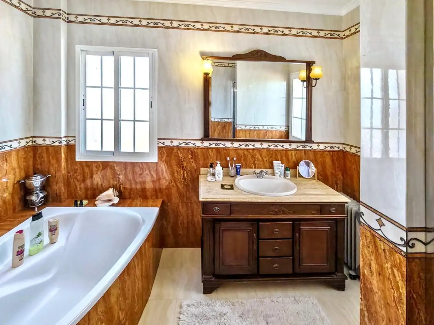 Badezimmer von Haus oder Chalet zum Verkauf in Alhaurín de la Torre mit Privatgarten, Terrasse und Abstellraum