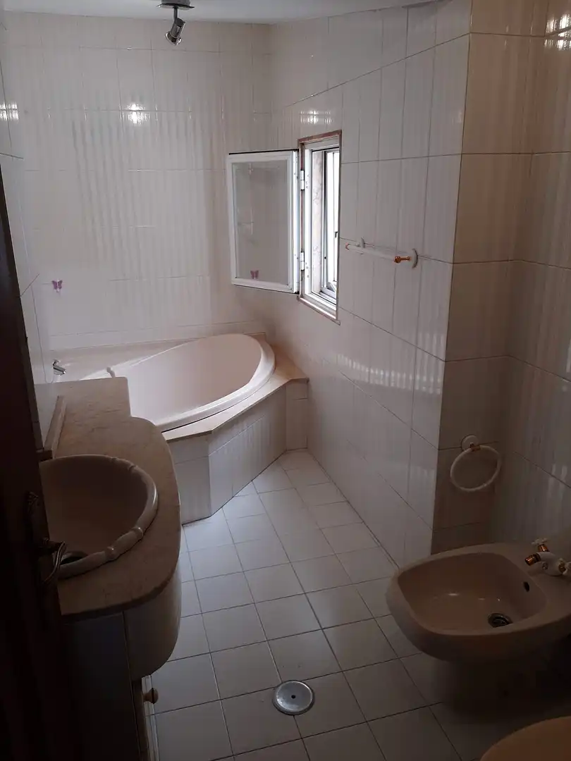 Baño de Dúplex en venta en Oleiros con Calefacción, Parquet y Terraza
