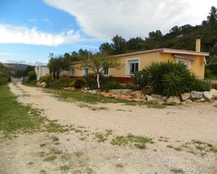 Vista exterior de Casa o xalet en venda en Cervera del Maestre amb Calefacció, Jardí privat i Terrassa