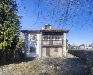 Vista exterior de Casa o xalet en venda en Llanes amb Aire condicionat, Calefacció i Jardí privat