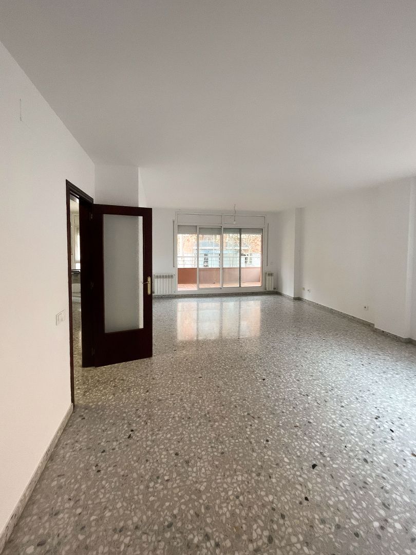 Flat for sale in Cerdanyola del Vallès  with Heating, Storage room and Oven