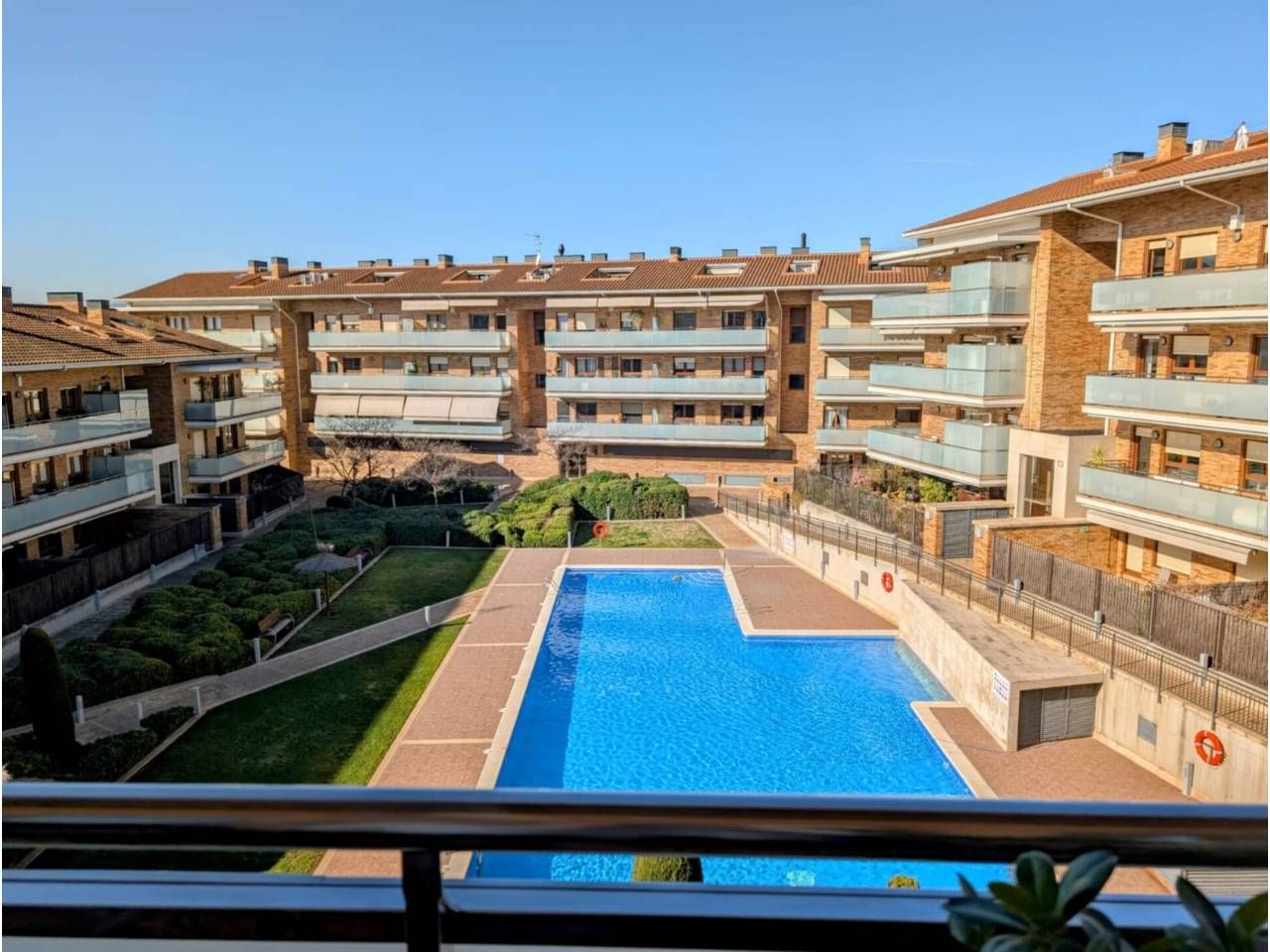 Piscina de Pis en venda en Sant Cugat del Vallès amb Aire condicionat, Calefacció i Parquet