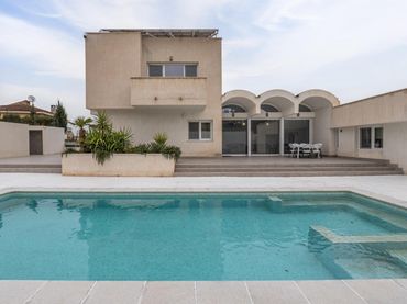 Xalet amb piscina en venda a Calle CARIÑENA