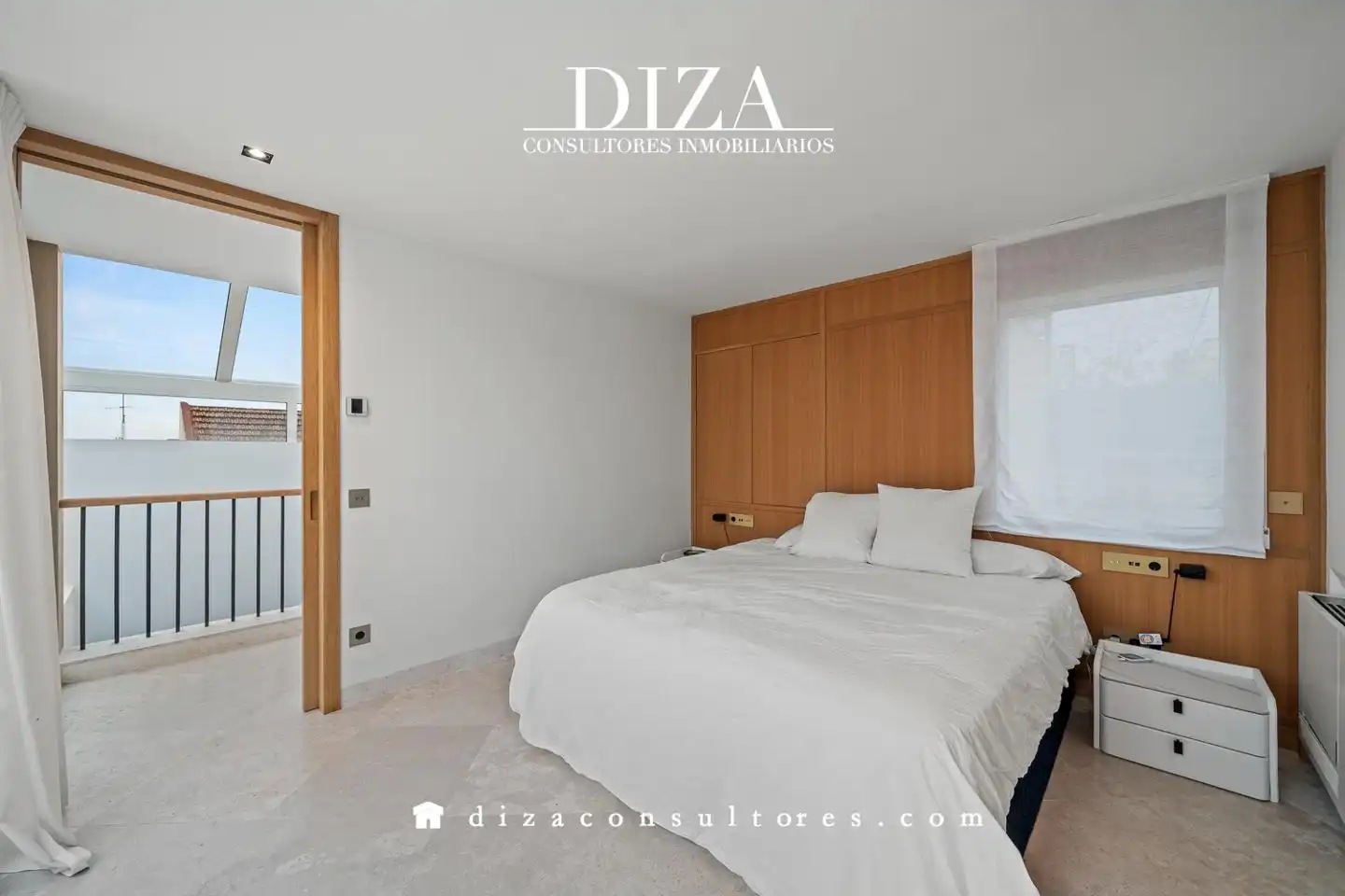 Bedroom of Attic for sale in Madrid  with Air Conditioner, Terrace and Storage room