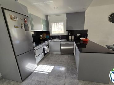 Casa con piscina in vendita a Carrer Pení