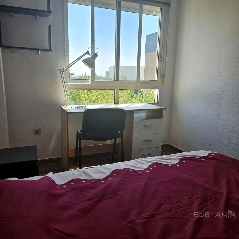 Habitación de Piso de alquiler en Alfara del Patriarca con Aire acondicionado, Amueblado y Balcón