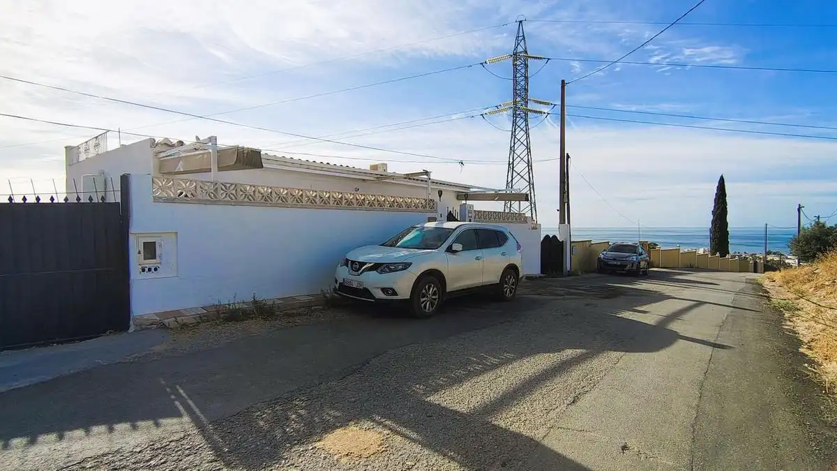Parking de Finca rústica en venta en Marbella con Aire acondicionado, Jardín privado y Trastero