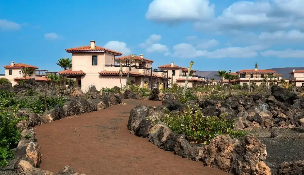 Außenansicht von Einfamilien-Reihenhaus zum Verkauf in La Oliva mit Klimaanlage, Privatgarten und Terrasse