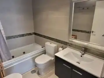 Baño de Piso de alquiler en Feria