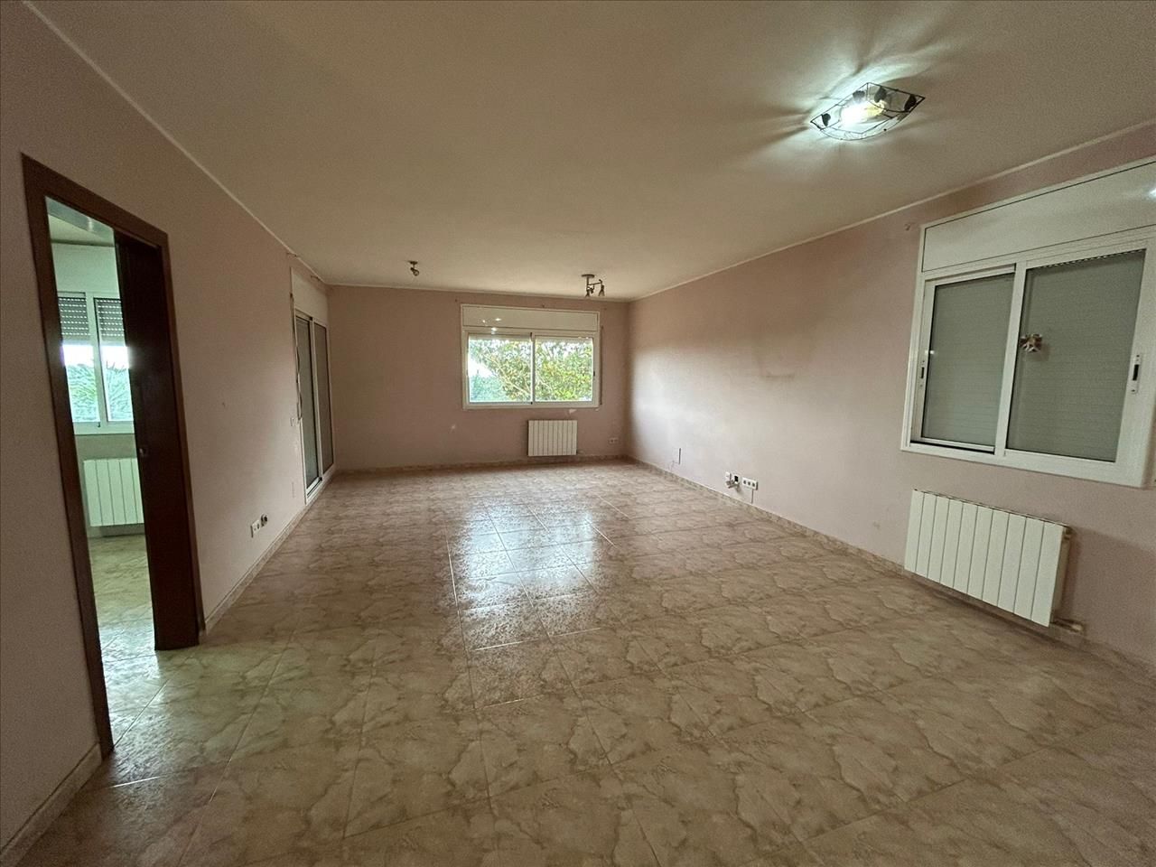 Sala d'estar de Casa o xalet en venda en El Bruc amb Terrassa i Piscina