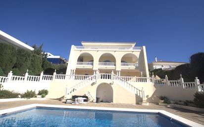 Vista exterior de Casa o xalet en venda en Benalmádena amb Jardí privat, Parquet i Terrassa