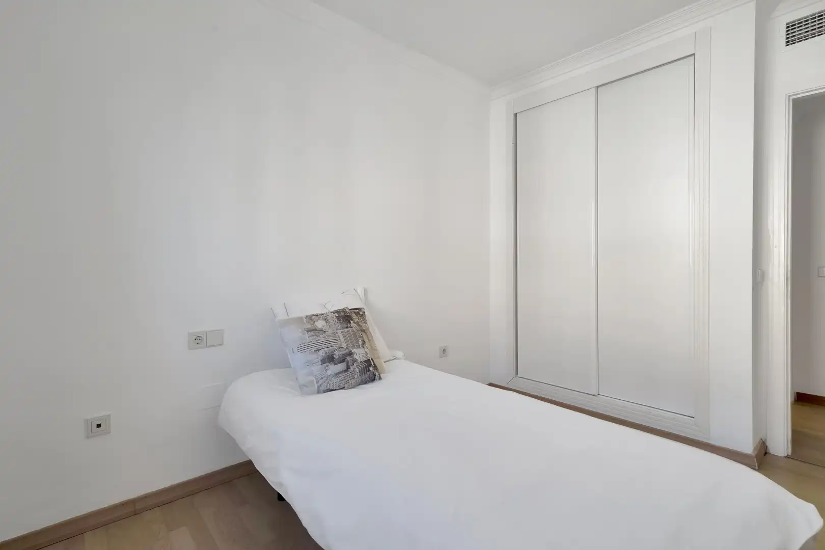 Habitación de Apartamento en venta en Marbella con Aire acondicionado, Calefacción y Jardín privado