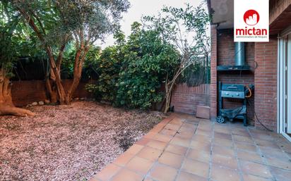 Garden of Single-family semi-detached for sale in Sant Joan Despí  with Heating, Private garden and Parquet flooring