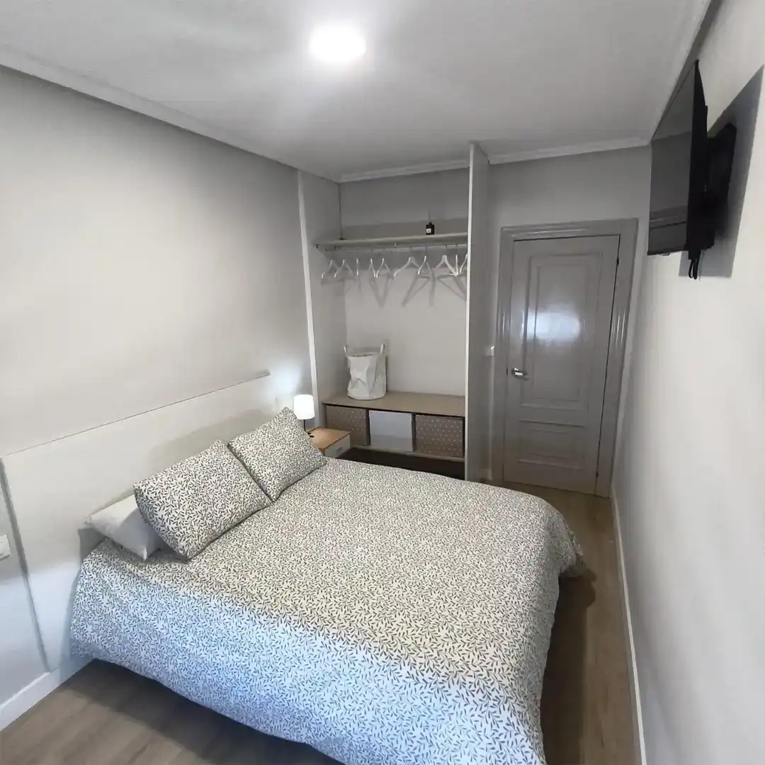 Bedroom of Flat for share in Castrillón  with Parquet flooring and Furnished