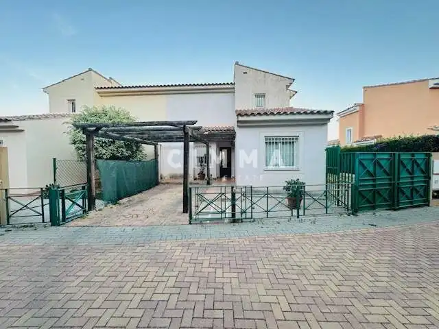 Vista exterior de Casa adosada en venda en Polop amb Calefacció, Jardí privat i Terrassa