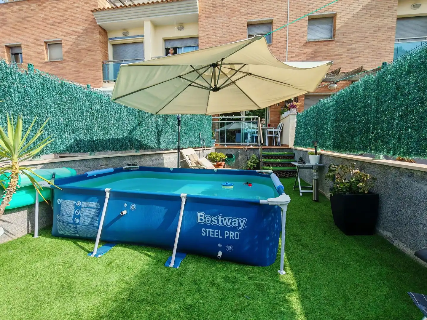 Piscina de Casa adosada en venta en El Vendrell con Aire acondicionado, Calefacción y Jardín privado