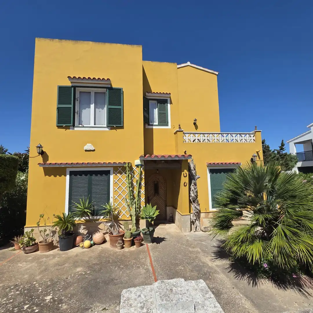 Vista exterior de Casa o xalet en venda en Ciutadella de Menorca amb Jardí privat, Terrassa i Moblat