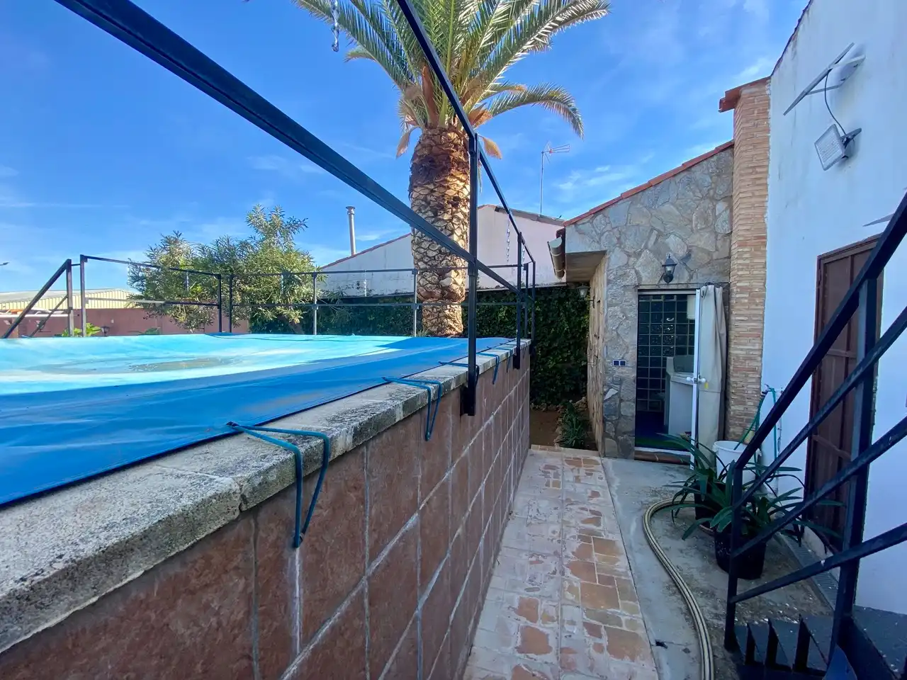 Piscina de Casa adosada en venda en Malagón amb Aire condicionat, Calefacció i Jardí privat