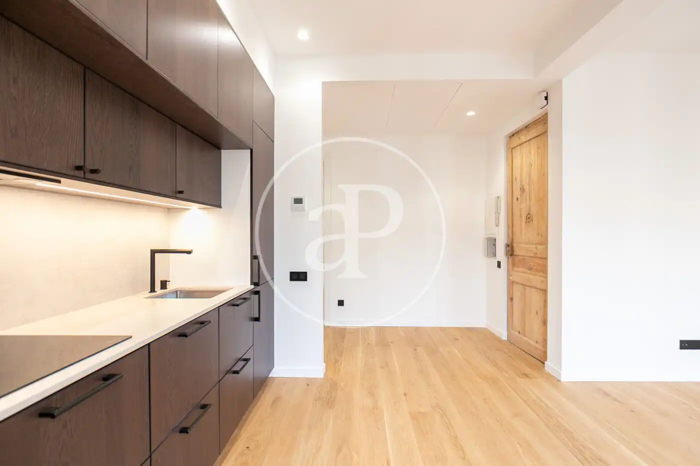 Küche von Wohnung zum Verkauf in Barcelona mit Klimaanlage und Heizung