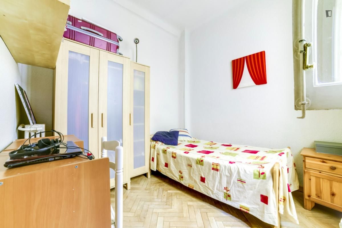 Dormitori de Apartament per a compartir en  Madrid Capital amb Calefacció, Moblat i Forn