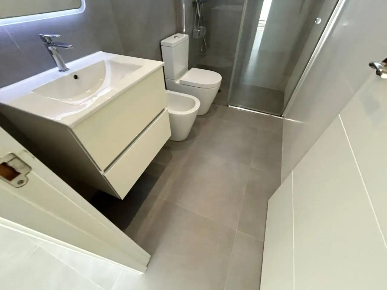 Badezimmer von Wohnungen zum Verkauf in Castell d'Aro, Platja d'Aro i s'Agaró mit Balkon und Alarm