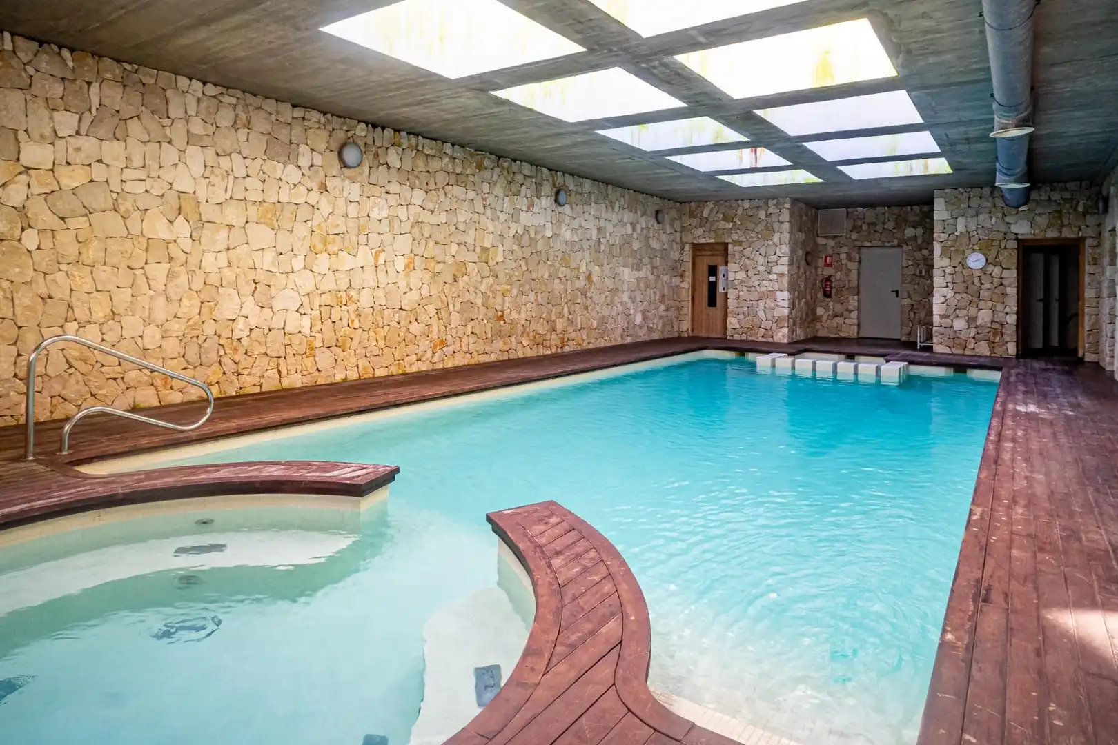 Piscina de Dúplex en venta en Benissa con Aire acondicionado, Calefacción y Jardín privado