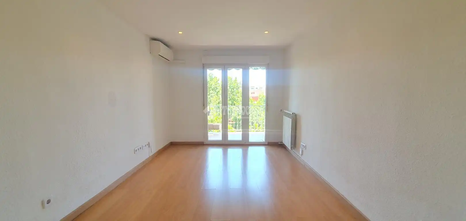 Schlafzimmer von Wohnung zum Verkauf in Madrid mit Klimaanlage, Heizung und Terrasse
