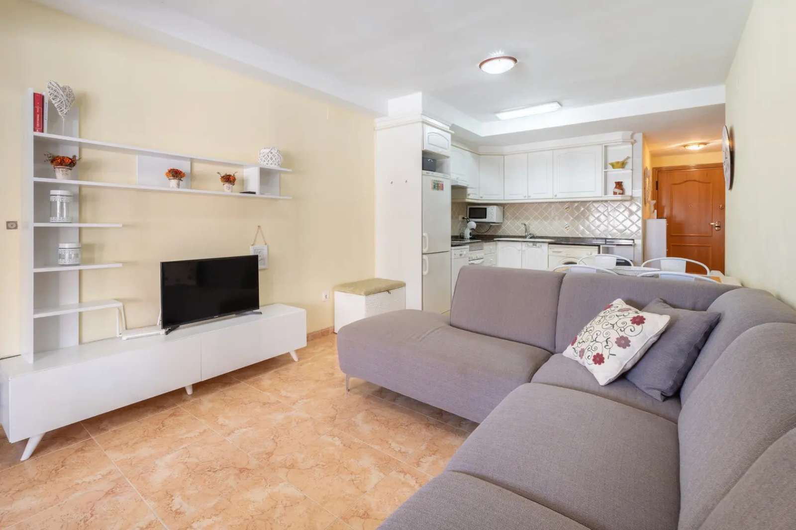 Sala d'estar de Apartament per a compartir en Tavernes de la Valldigna amb Aire condicionat, Calefacció i Terrassa