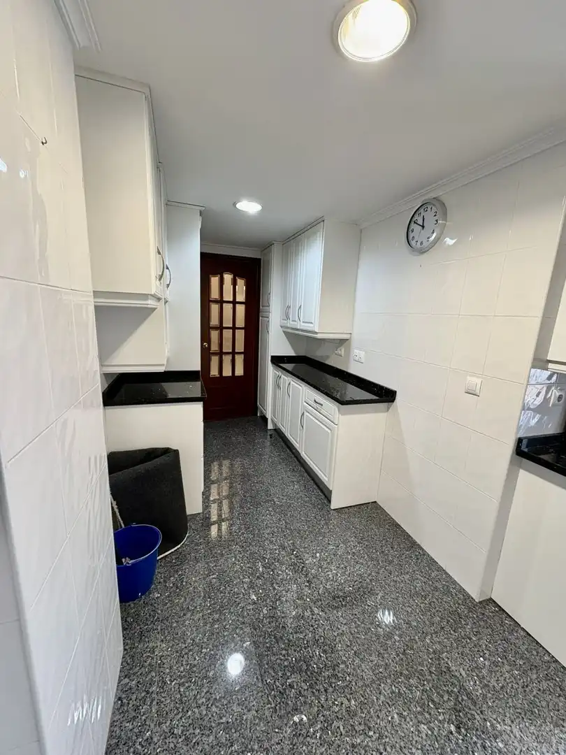 Kitchen of Flat for sale in Sevilla  with Air Conditioner, Heating and Terrace
