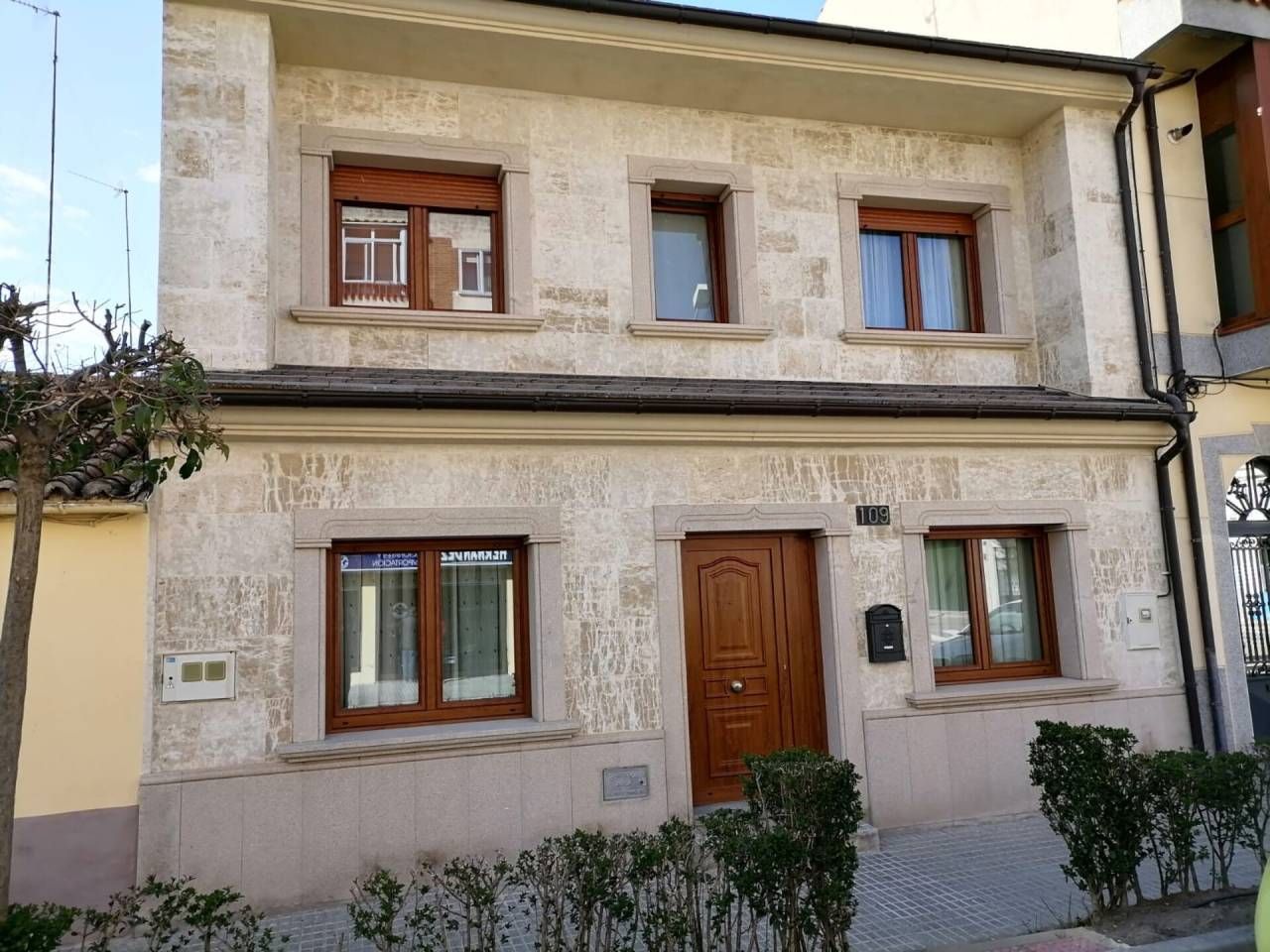 Exterior view of Single-family semi-detached for sale in Ciudad Rodrigo  with Parquet flooring, Terrace and Furnished
