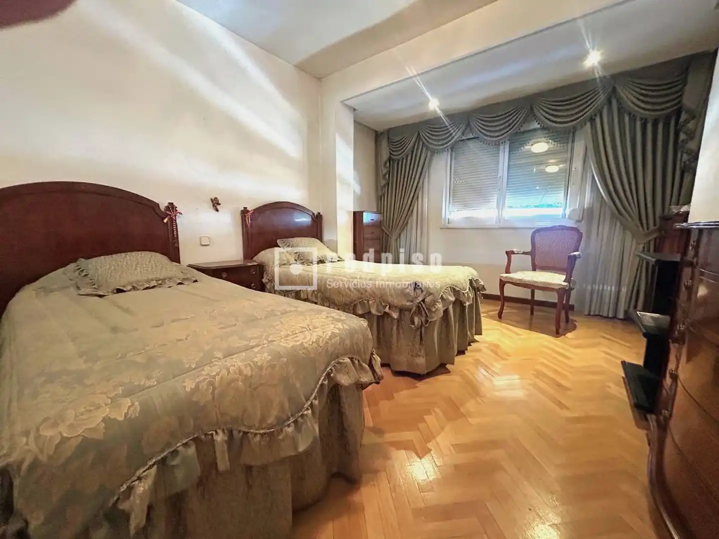 Dormitori de Pis en venda en Madrid amb Calefacció, Parquet i Terrassa