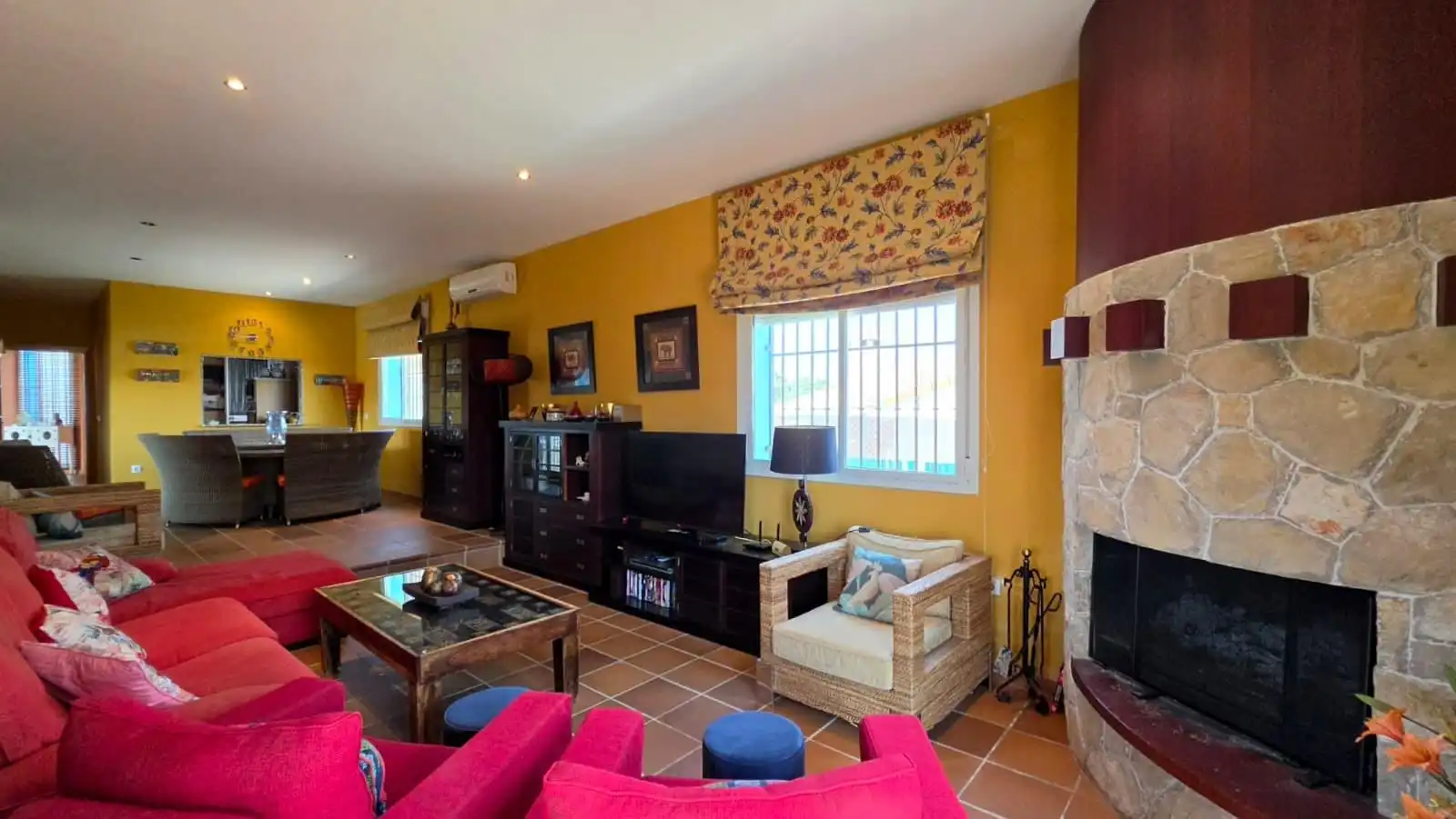Sala de estar de Casa o chalet en venta en Guillena con Aire acondicionado y Piscina
