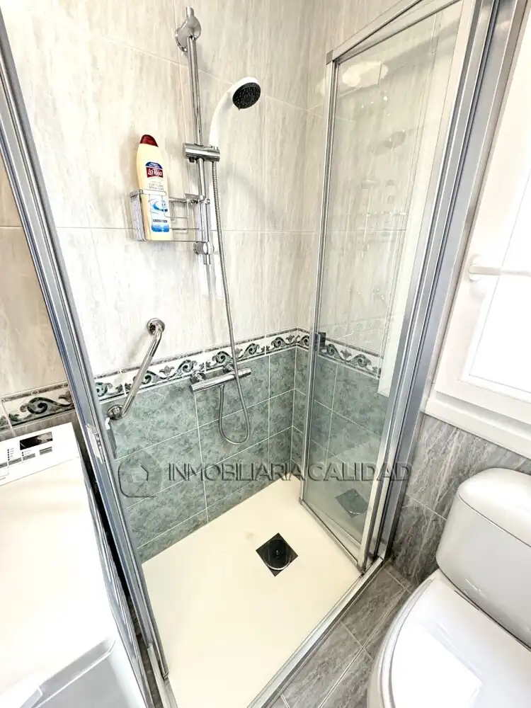 Baño de Piso de alquiler en Burgos con Calefacción y Amueblado