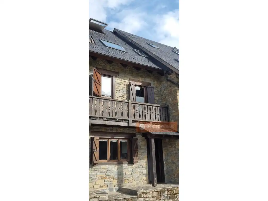 Vista exterior de Casa adosada en venta en Naut Aran
