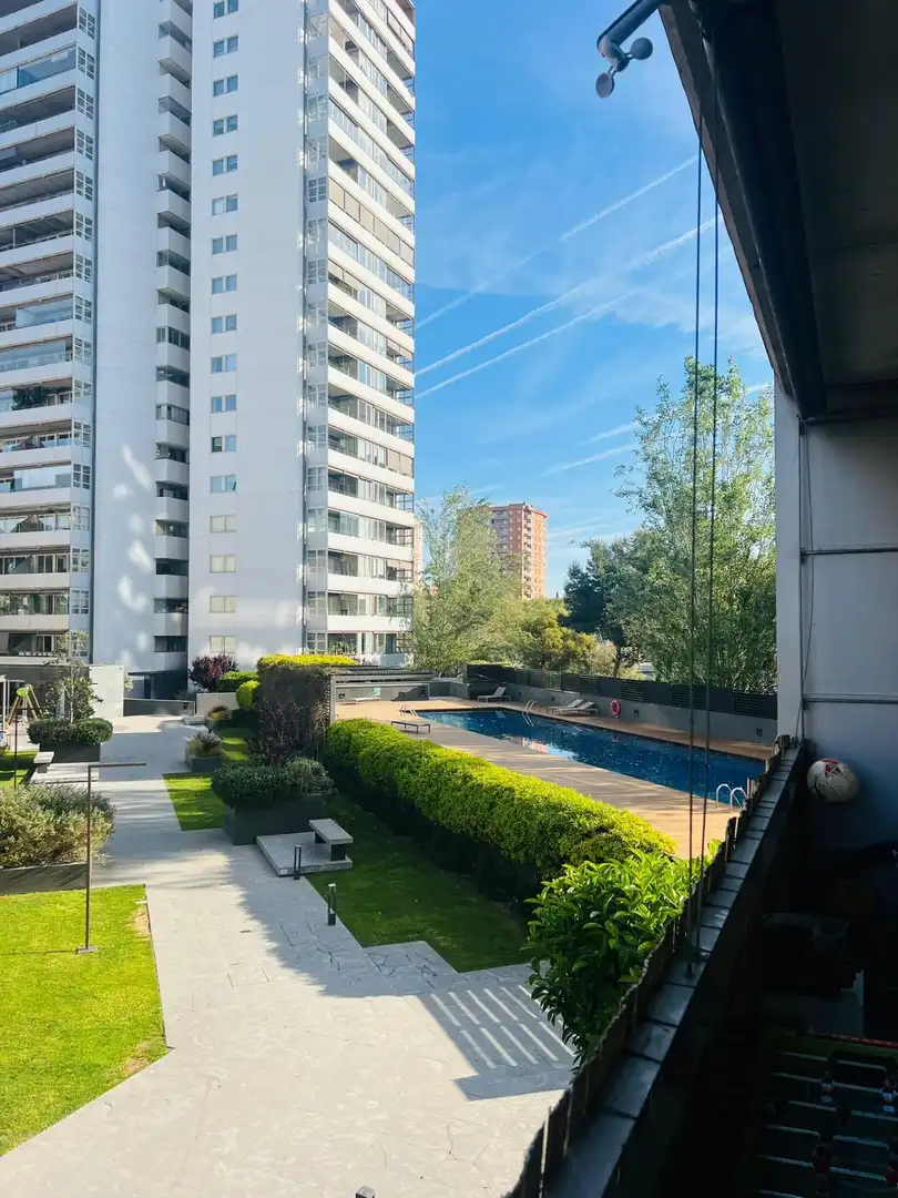 Swimming pool of Flat for rent in Barcelona  with Air Conditioner, Heating and Parquet flooring
