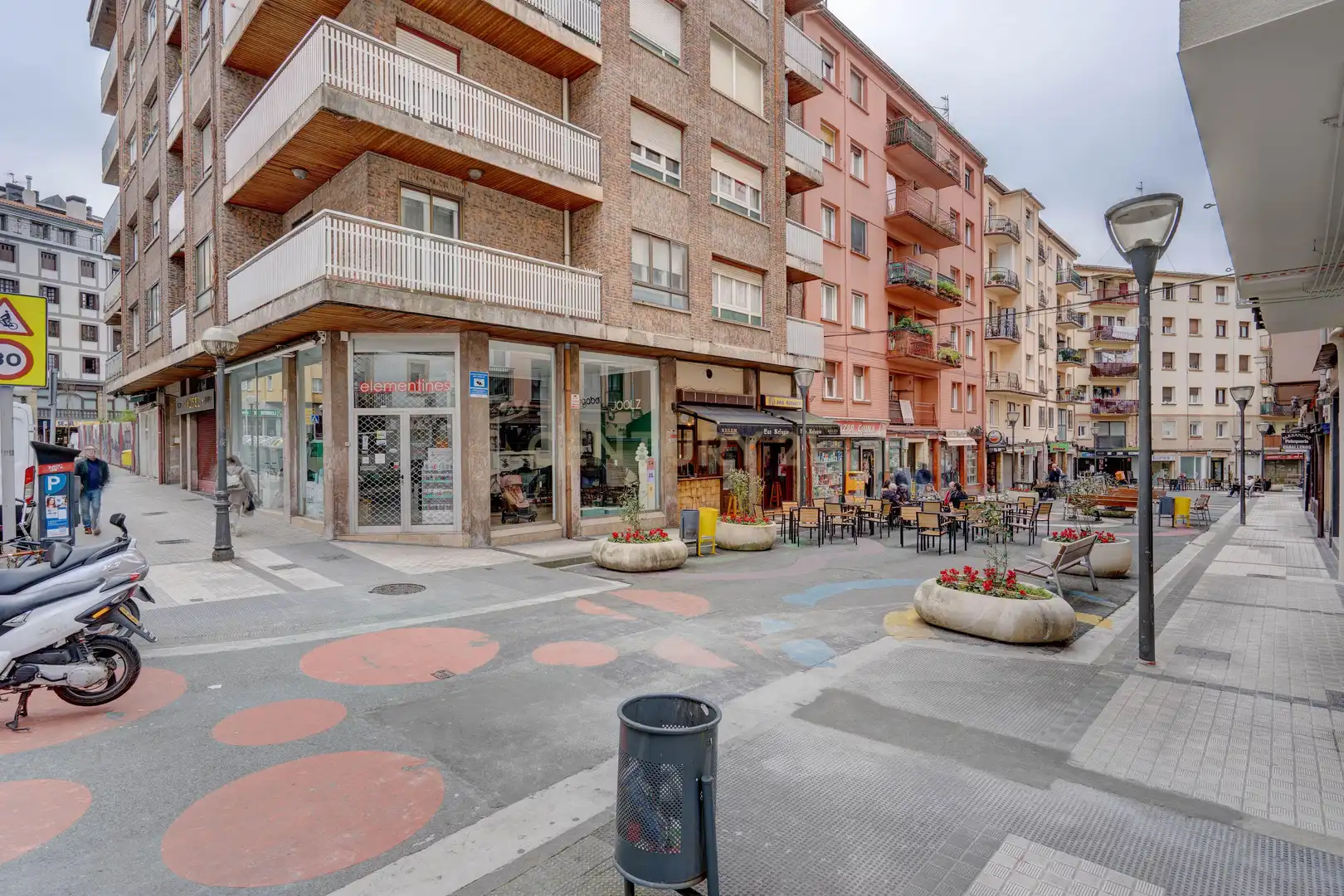 Vista exterior de Local en venta en Irun 
