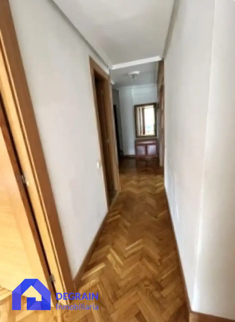 Piso en venta en Oviedo  con Calefacción, Terraza y Trastero