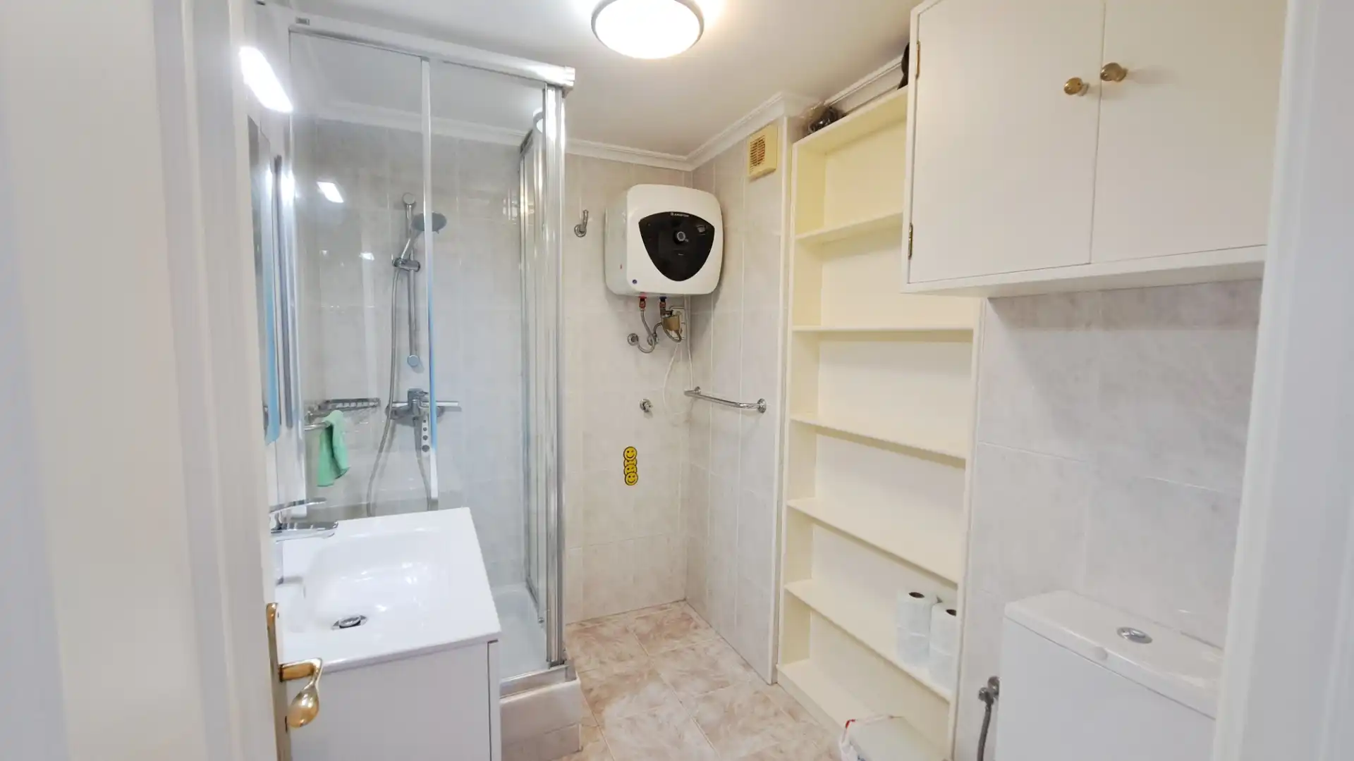 Bathroom of Flat for sale in San Bartolomé de Tirajana  with Balcony and Community pool
