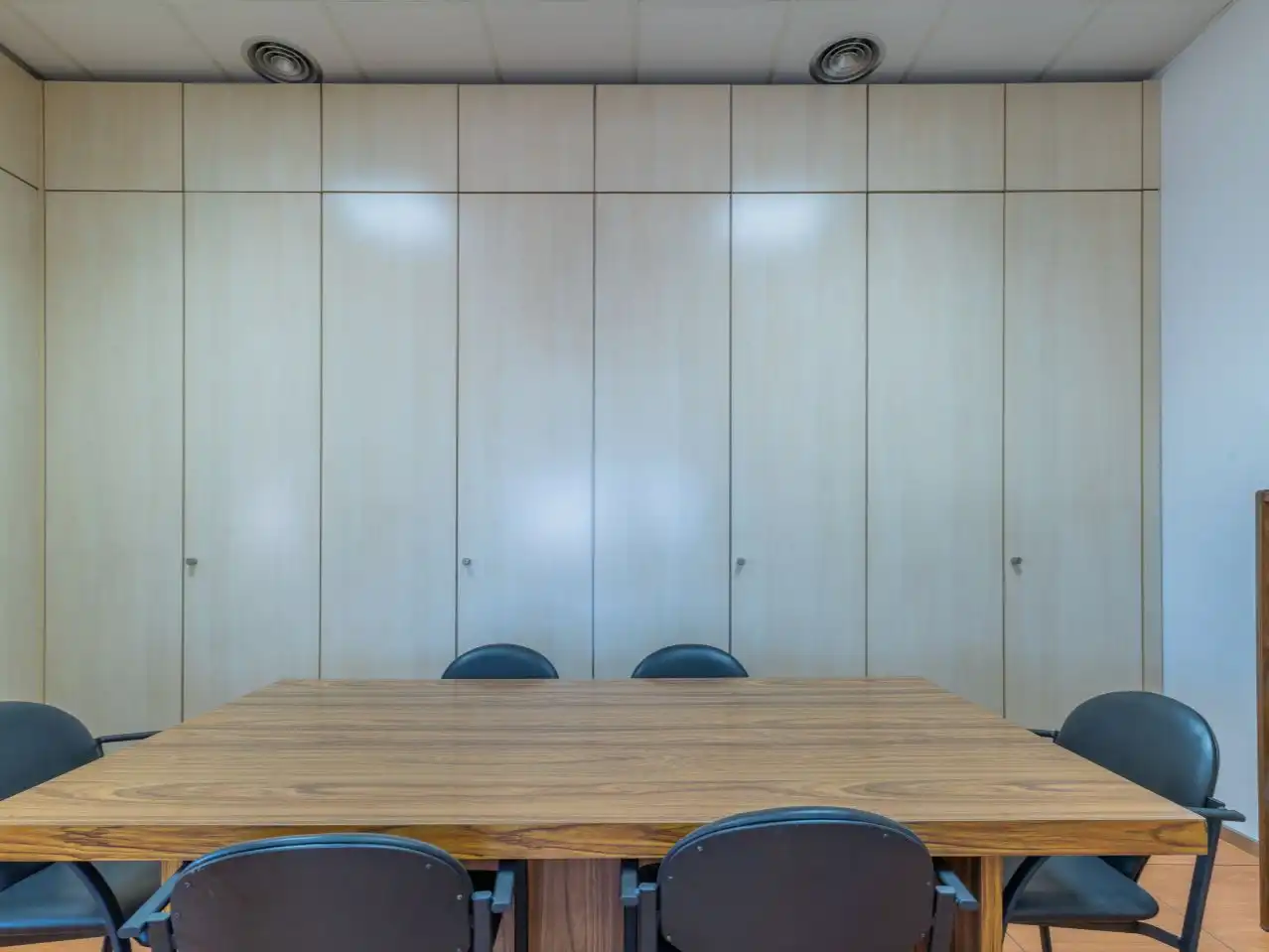 Esszimmer von Büro zum Verkauf in Coslada mit Klimaanlage, Heizung und Möbliert