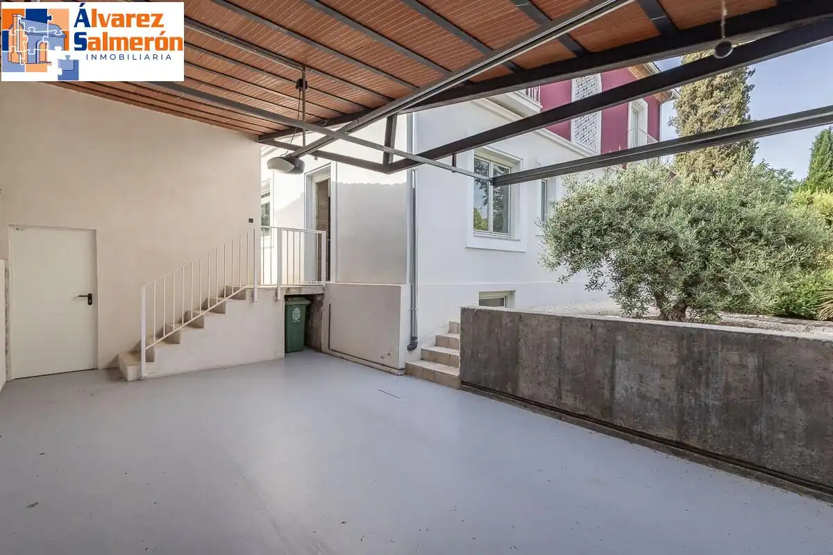 Terrassa de Casa o xalet en venda en Granada amb Aire condicionat, Jardí privat i Terrassa