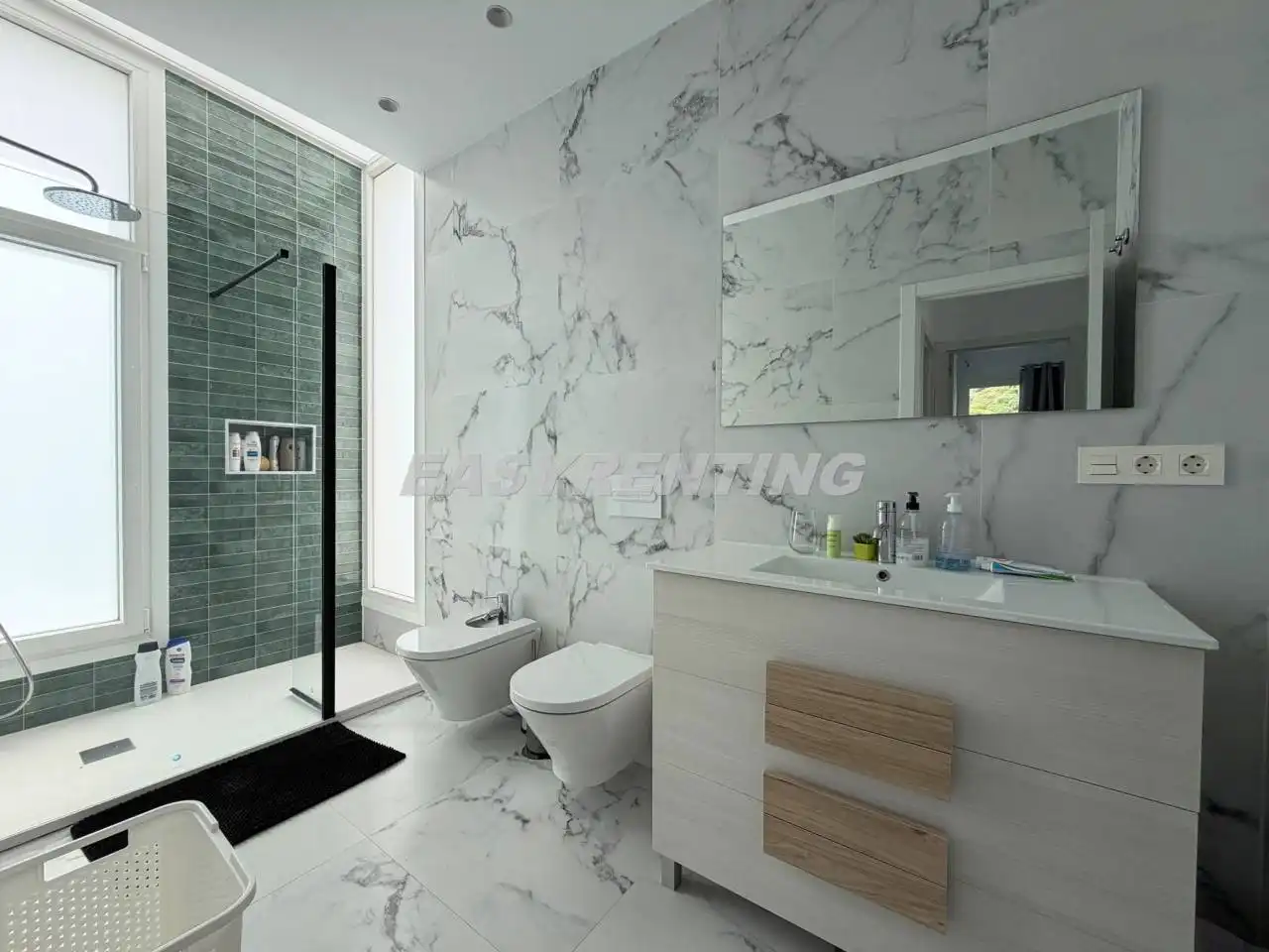 Bathroom of Houses for sale in La Línea de la Concepción  with Air Conditioner, Private garden and Terrace